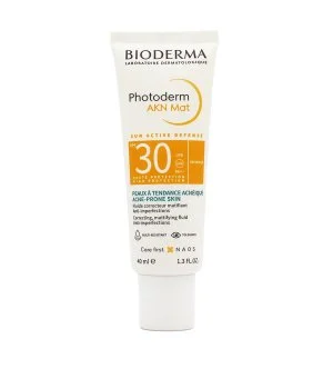 Bioderma Photoderm AKM Mat schützendes, mattierendes Gesichtsfluid SPF 30