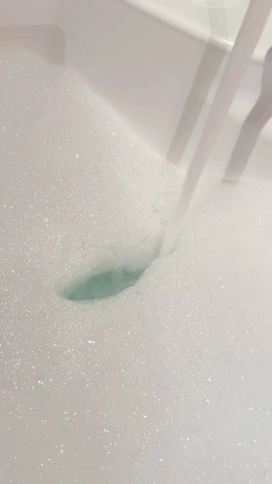 Kvitok Magischer Badeschaum Azurblaue Küste 60 g – schäumt wunderbar