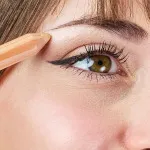 laSaponaria Highlighter-Stift für Augen und Gesicht mit Jojobaöl, BIO - Champagnergold (1,1 g) - verleiht der Haut Leuchtkraft und einen zarten Schimmer