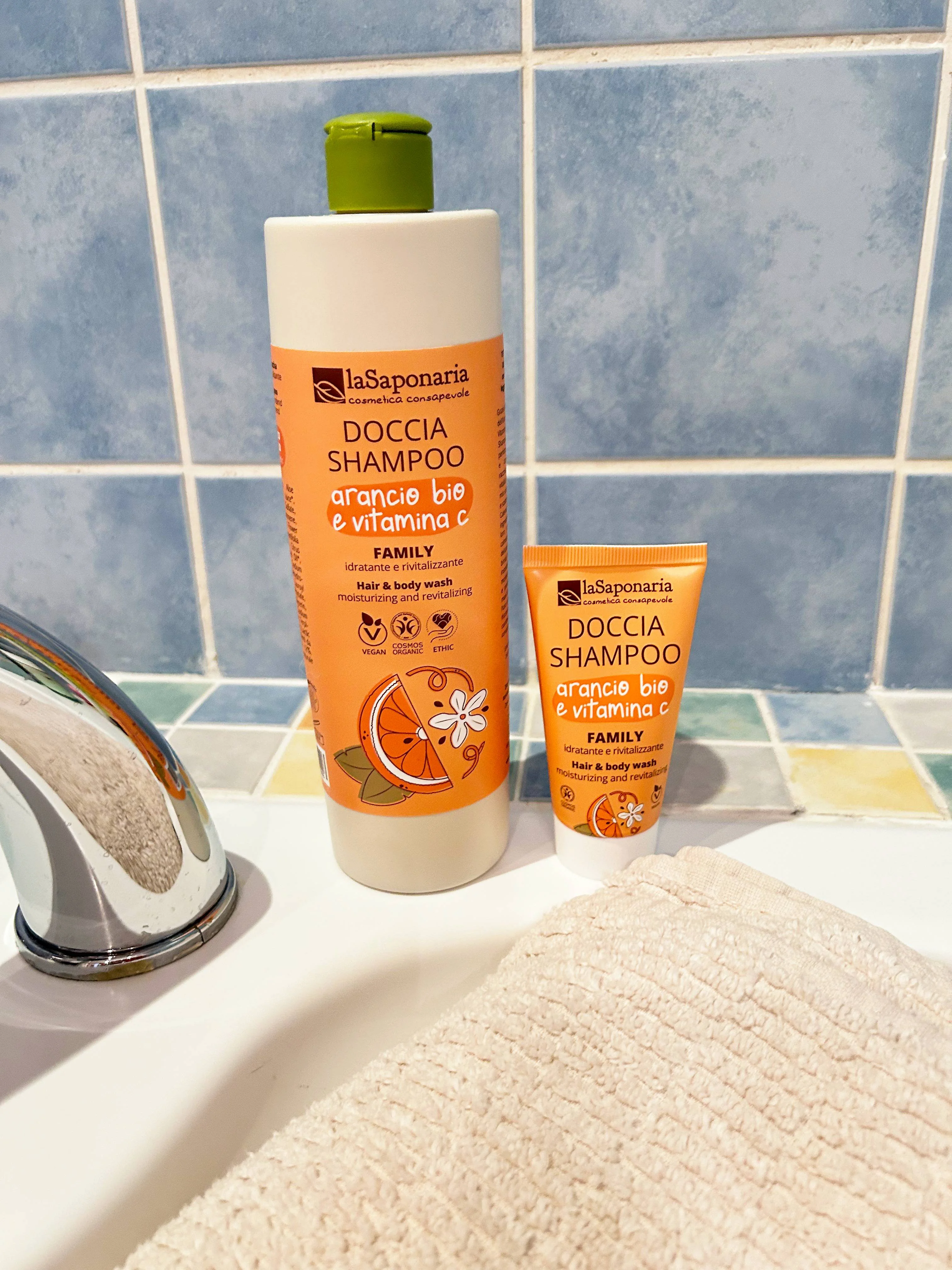 laSaponaria 2-in-1 Duschgel und Shampoo mit Bio-Orange und Vitamin C für die ganze Familie 30 ml - mit süßem und belebendem Duft