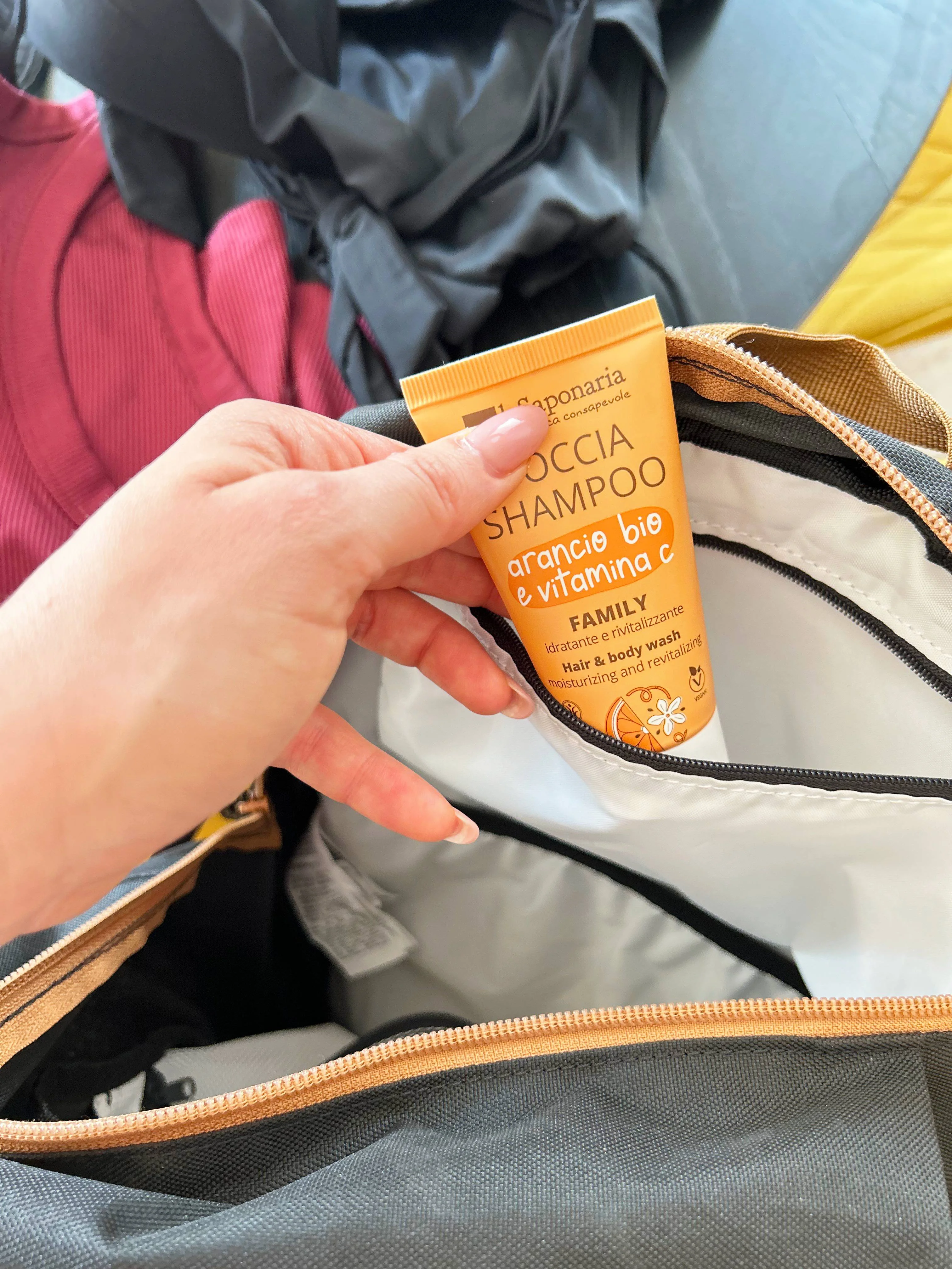 laSaponaria Duschgel und Shampoo 2in1 mit Bio-Orange und Vitamin C für die ganze Familie 500 ml - mit süßem und belebendem Duft
