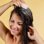 laSaponaria Kräftigendes und beruhigendes festes Shampoo (50 g)