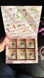 LEROS Geschenkset Kräutertees Duftende Wiese – Aufgussbeutel (6 x 5 Stk.) – 6 Kräutermischungen