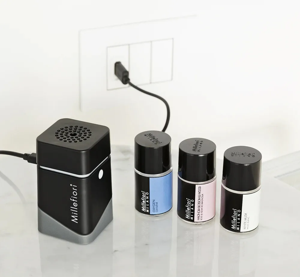 Moveo Mini kompakter Duftdiffusor schwarz Millefiori Moveo Mini kompaktní vonný difuzér černý