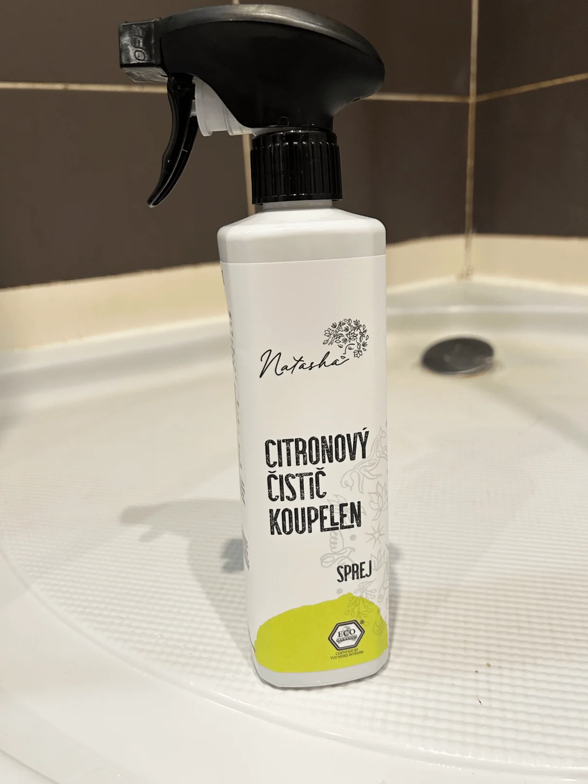 Natasha Zitronen-Badreiniger – Spray (500 ml) – geeignet für Haushalte mit hartem Wasser