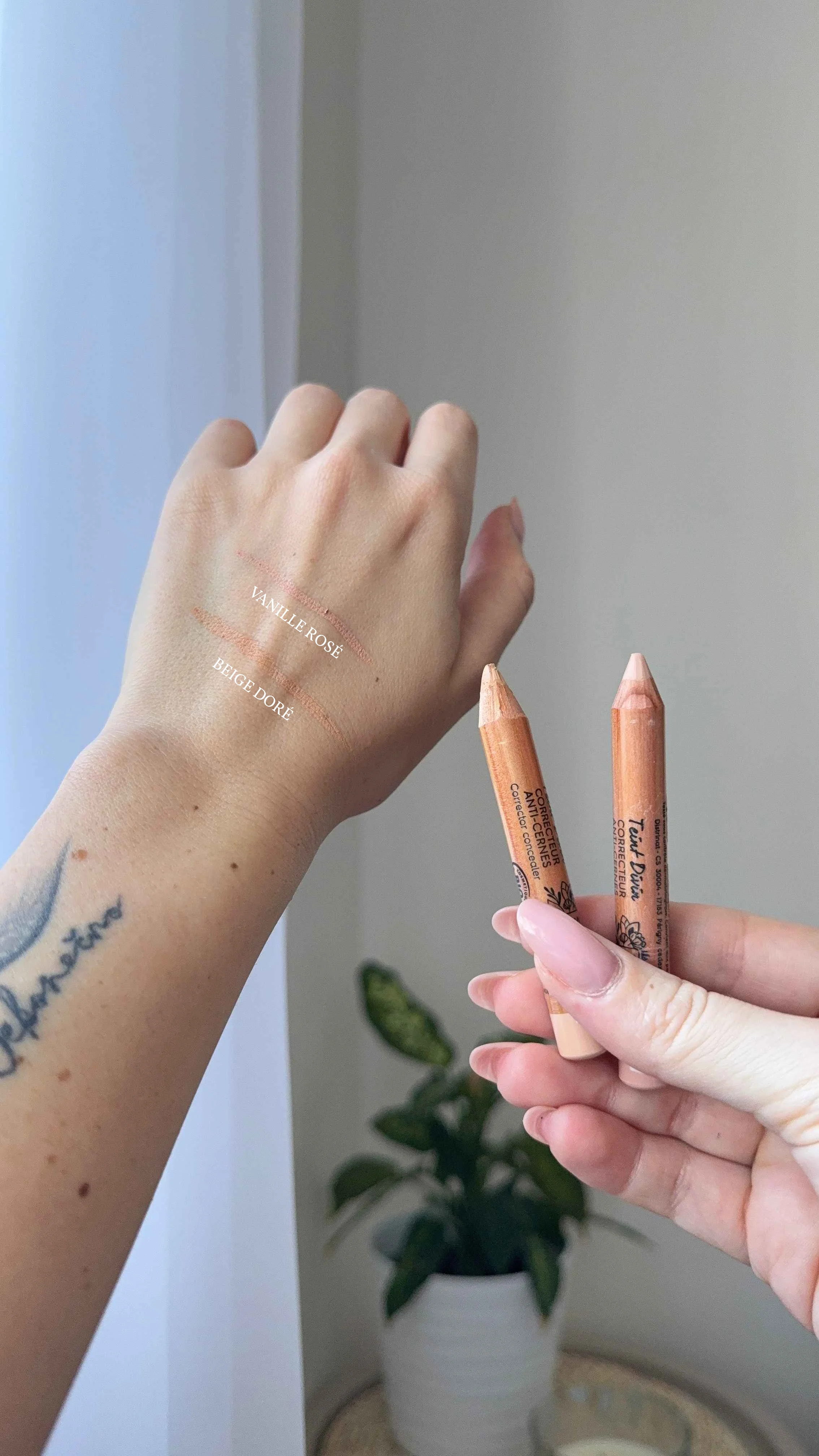 SO’BiO étic Bio-Concealer (4 g) 25 BEIGE DORÉ — goldenes Beige - deckt Hautunreinheiten ab