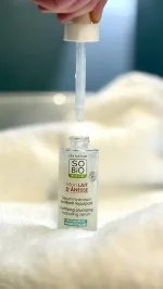 SO’BiO étic Stärkendes Feuchtigkeitsserum mit BIO-Eselsmilch (30 ml) – mit Hyaluronsäure