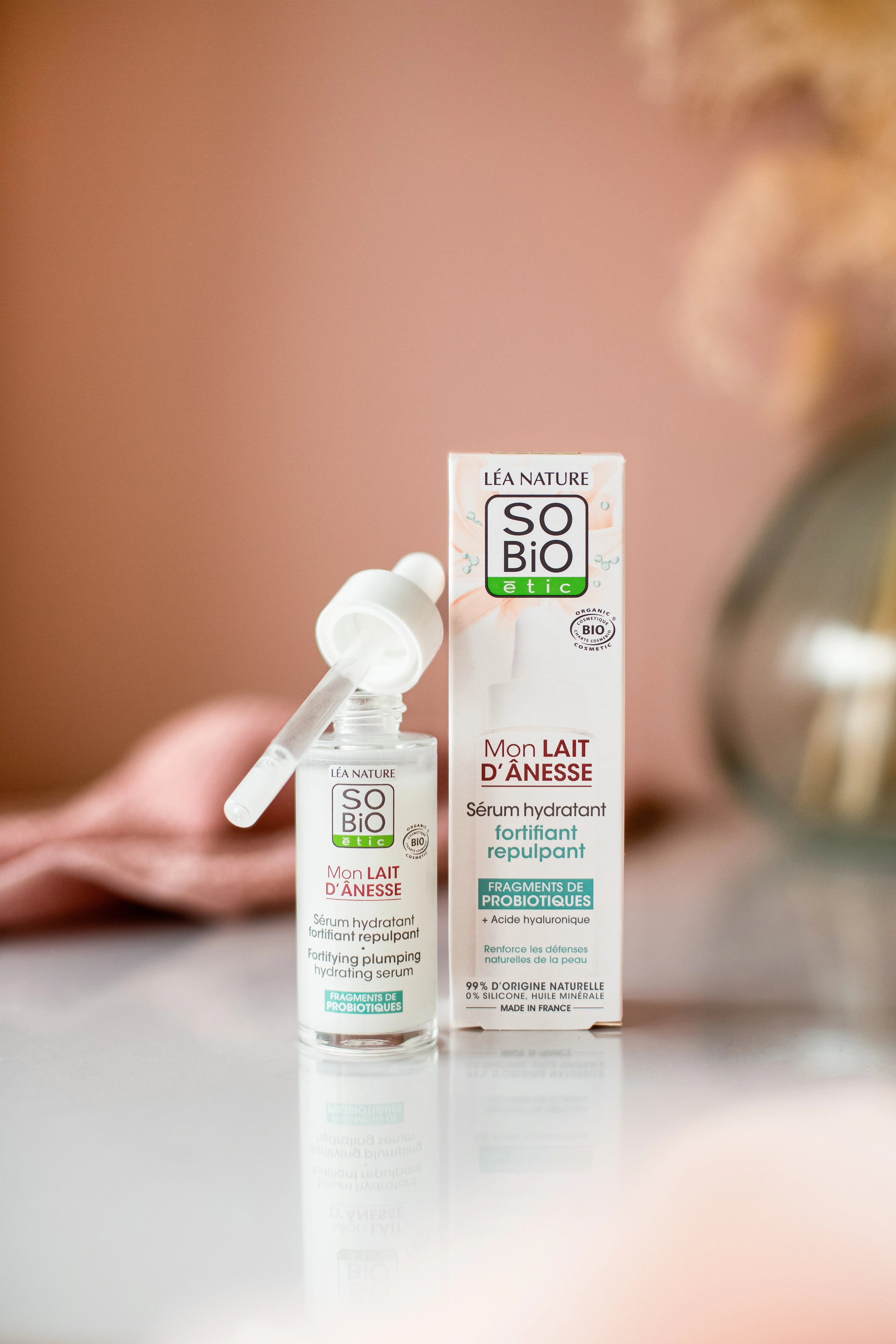 SO’BiO étic Stärkendes Feuchtigkeitsserum mit BIO-Eselsmilch (30 ml) – mit Hyaluronsäure