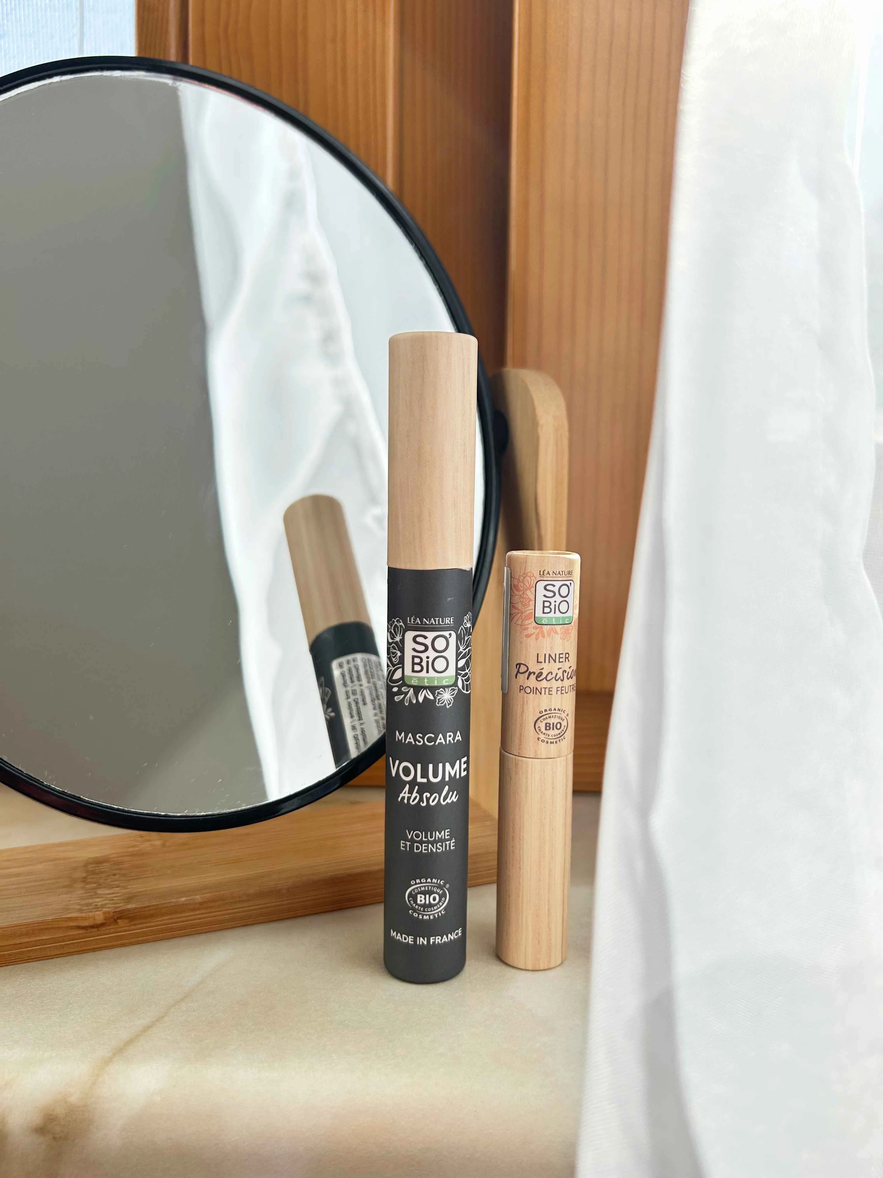 SO’BiO étic Flüssiger Bio-Eyeliner - 01 Schwarz (3 ml) - betont Ihre Augen