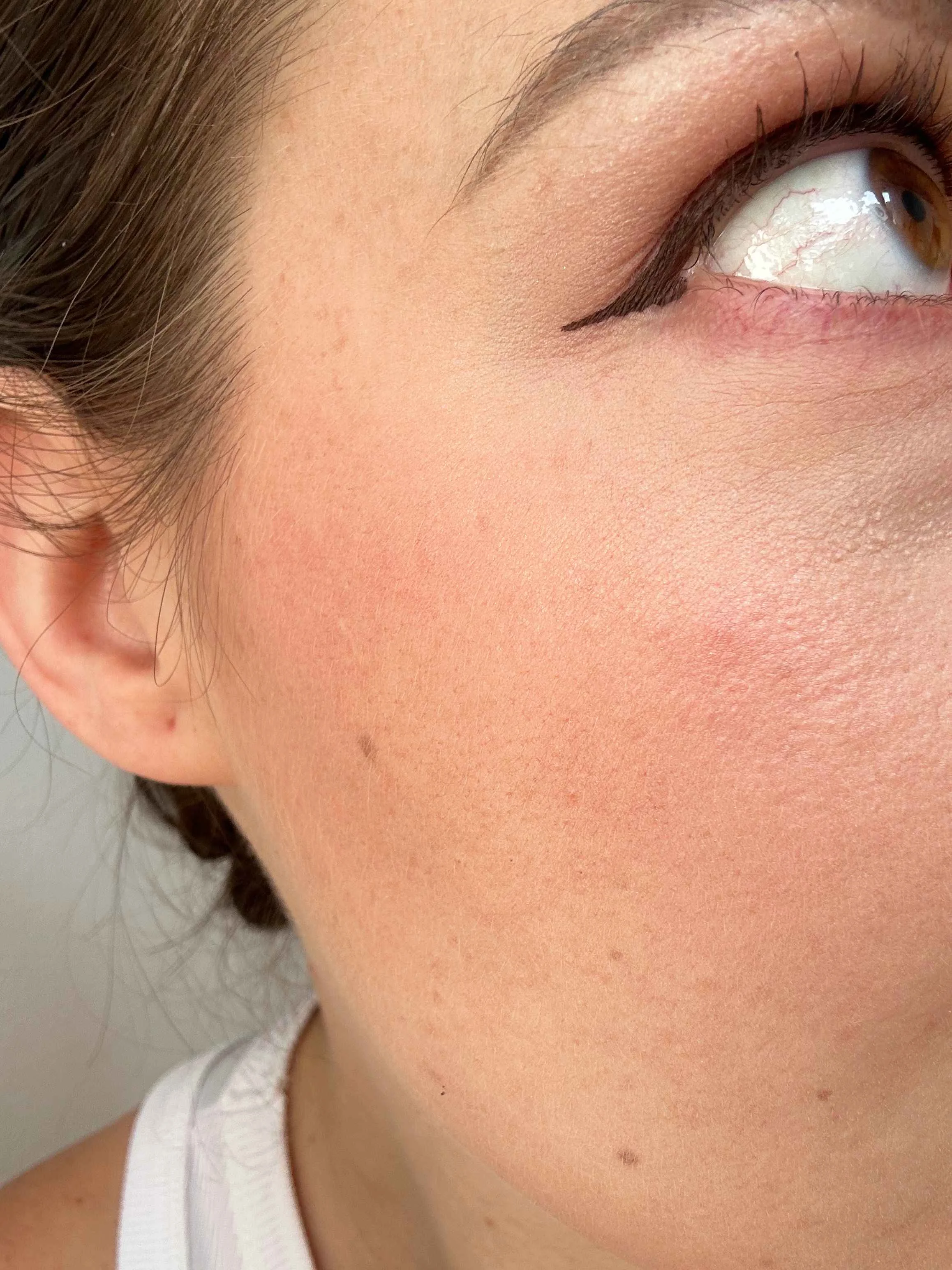 SO’BiO étic Flüssiger Bio-Eyeliner - 01 Schwarz (3 ml) - betont Ihre Augen