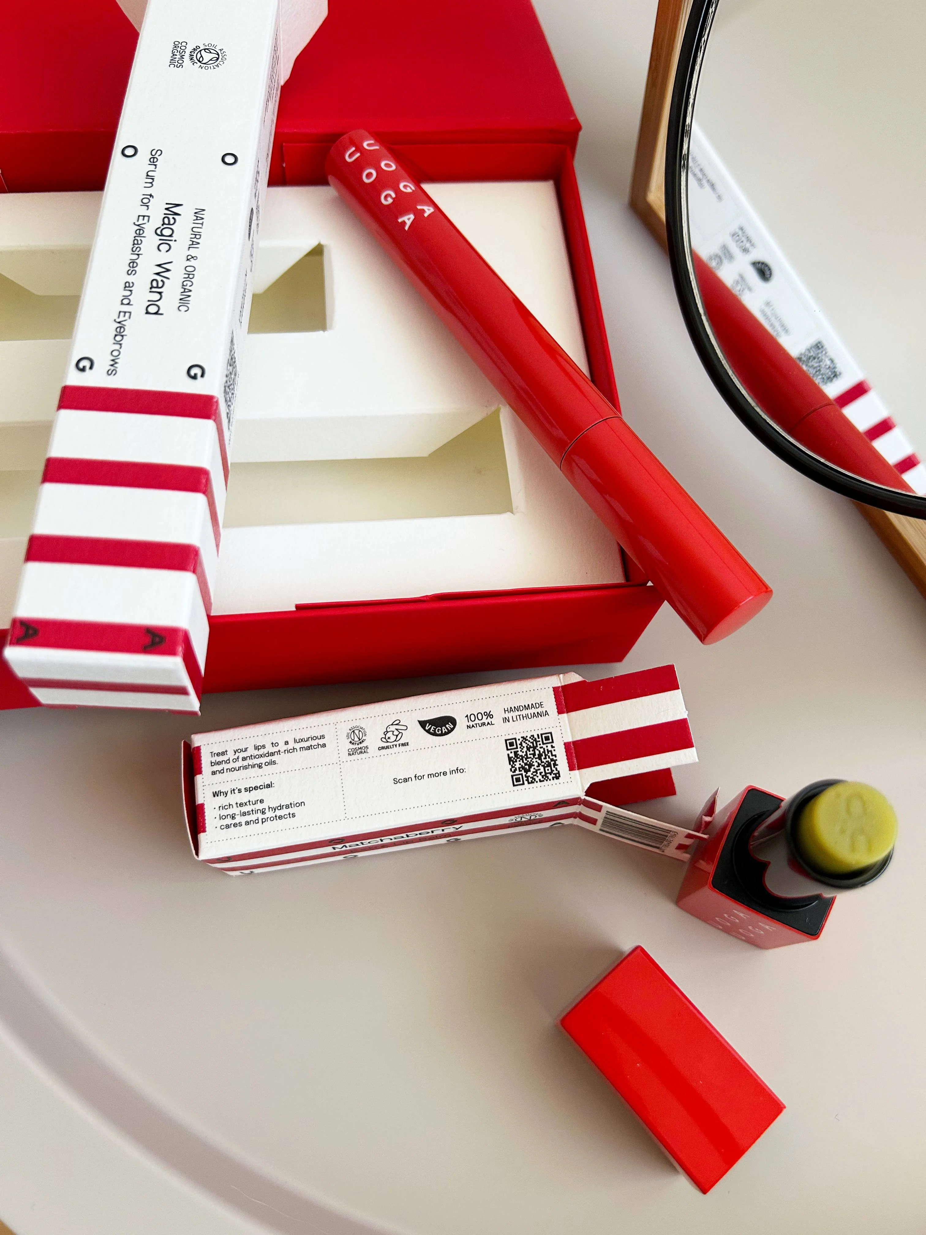 Uoga Uoga Geschenkset Intensivpflege für Lippen, Wimpern & Augenbrauen Magic set - Wimpern- und Augenbrauenserum und Lippenbalsam