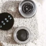 Uoga Uoga Cremiger Eyeliner (2,5 ml) - Black Drama - Schwarz - für Tages- und Abend-Make-up