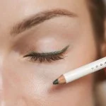 Uoga Uoga Weicher Kajalstift BIO 851 Melting Chocolate - Dunkelbraun - 4 Farbtöne für jeden Look