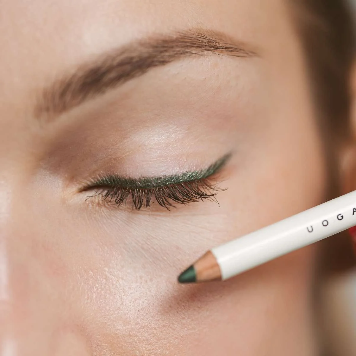 Uoga Uoga Weicher BIO-Kajalstift 852 Copper Snake - Hellbraun, perlmuttfarben - 4 Farbtöne für jeden Look