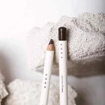 Uoga Uoga Weicher BIO-Kajalstift 852 Copper Snake - Hellbraun, perlmuttfarben - 4 Farbtöne für jeden Look