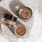 Uoga Uoga Loser mineralischer Lidschatten mit Bernstein (1 g) 710 Naked & Happy - 10 Farbtöne