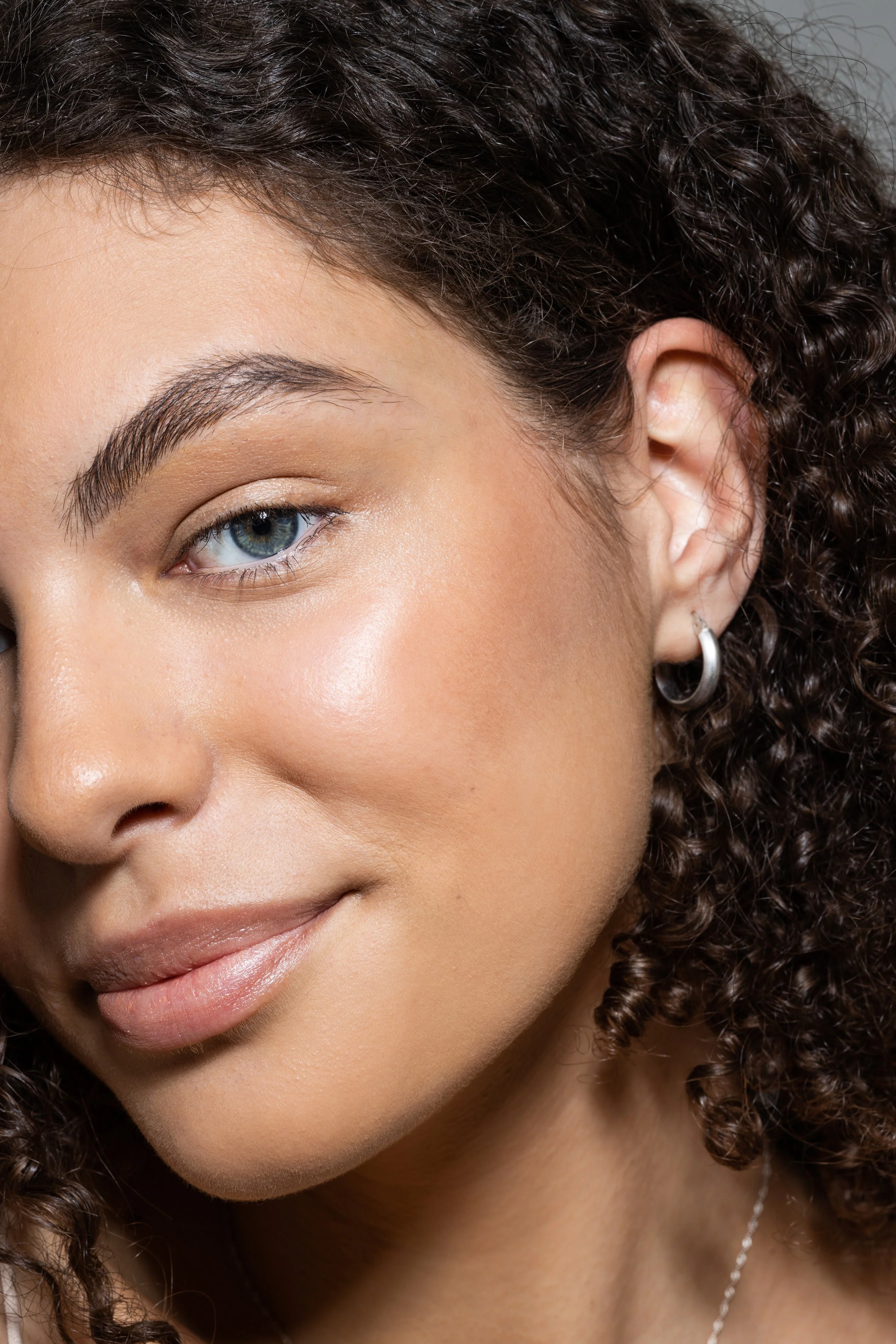 Uoga Uoga Mineralisches Puder-Make-up mit Bernstein (10 g) 805 Whispering Pines - leicht, natürlich, LSF 15