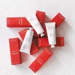 Uoga Uoga Regenerierendes Gesichtspeeling mit Cranberries (40 ml) - für glattere, strahlendere Haut