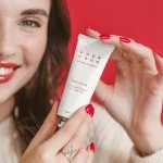 Uoga Uoga Regenerierendes Gesichtspeeling mit Cranberries (40 ml) - für glattere, strahlendere Haut