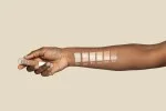 Uoga Uoga Flüssiger Concealer (5 ml) Invisible Hero Nr. 2 - 672 Light Warm - unsichtbarer Held gegen Hautmakel