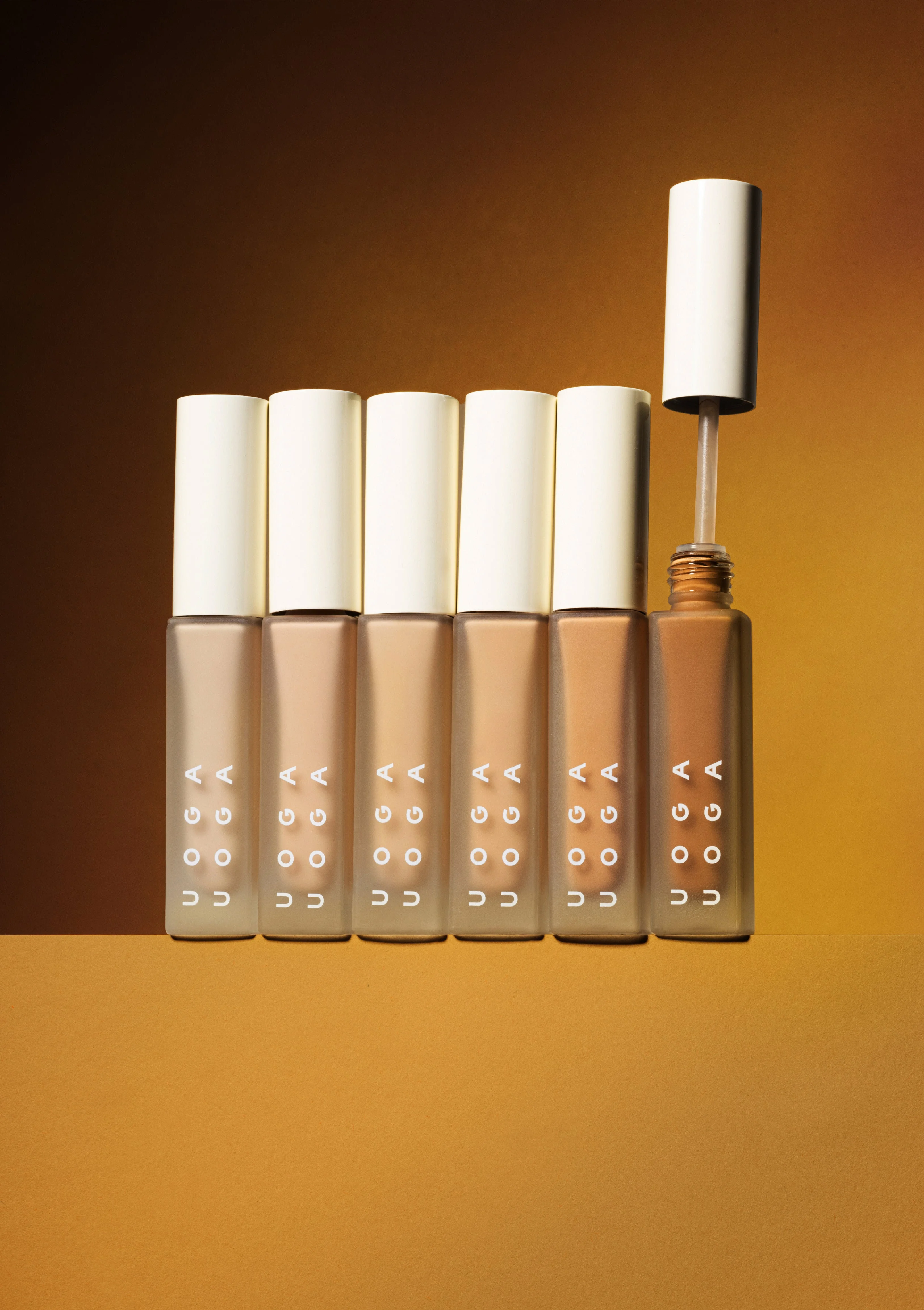 Uoga Uoga Flüssiger Concealer (5 ml) Invisible Hero Nr. 2 - 672 Light Warm - unsichtbarer Held gegen Hautmakel