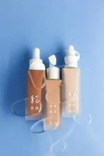 Uoga Uoga Flüssiges Mineral-Make-up und Serum SPF 20 BIO (30 ml) 681 Rising Moon - spendet Feuchtigkeit und schützt die Haut