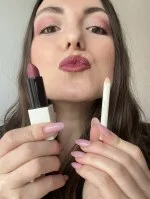 Uoga Uoga Pflegender Lippenstift (4 g) 615 Charmberry - 6 Nuancen auf Mineralbasis