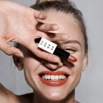 Uoga Uoga Pflegender Lippenstift (4 g) 615 Charmberry - 6 Nuancen auf Mineralbasis