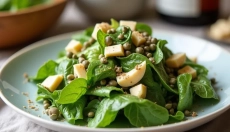 Das Geheimnis des Caesar-Dressings ohne Sardellen für jeden Salatliebhaber