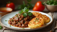 Schweinemischung mit Kartoffelpuffern überrascht nicht nur mit traditionellen Geschmäckern