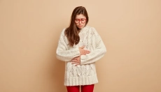 Wie man Blähungen mit Hausmitteln und Kräutern loswird