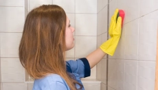 Erfahren Sie, wie Sie den Glanz verblasster Fliesen wiederherstellen können