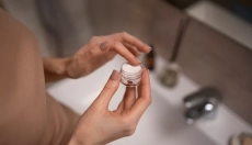 Vitamin-Salbe schützt die Haut vor Umwelteinflüssen